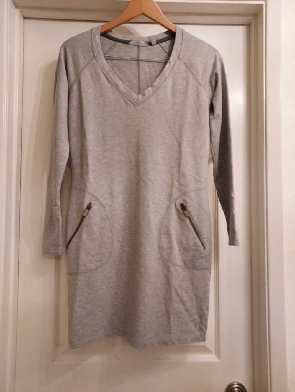 Athleta Light Gray V-Neck Long Sleeve Sweatshirt Dress, XS